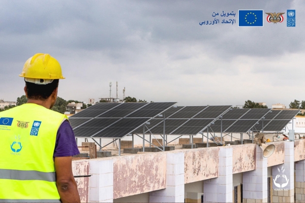تركيب منظومات طاقة شمسية لبعض المدارس في عدن