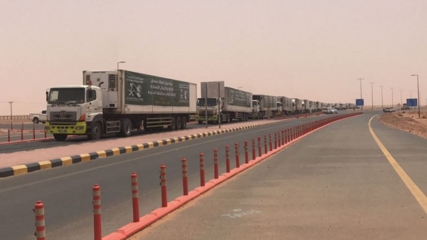  330 شاحنة من المساعدات السعودية تدخل البلاد