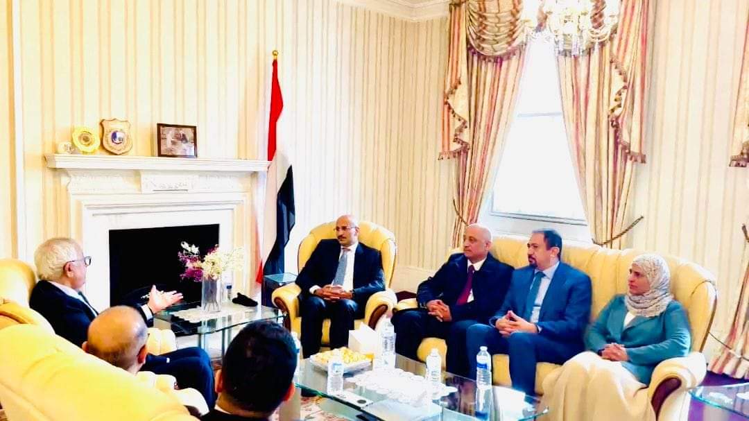 عضو مجلس القيادة الرئاسي يناقش مع قيادة سفارة بلادنا في لندن عدد من القضايا التي تخص أبناء الجالية اليمنية