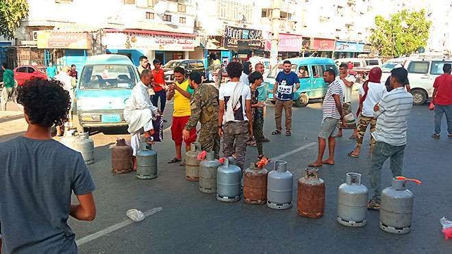 محافظات يمنية محررة تستقبل شهر رمضان بأزمة غاز خانقة