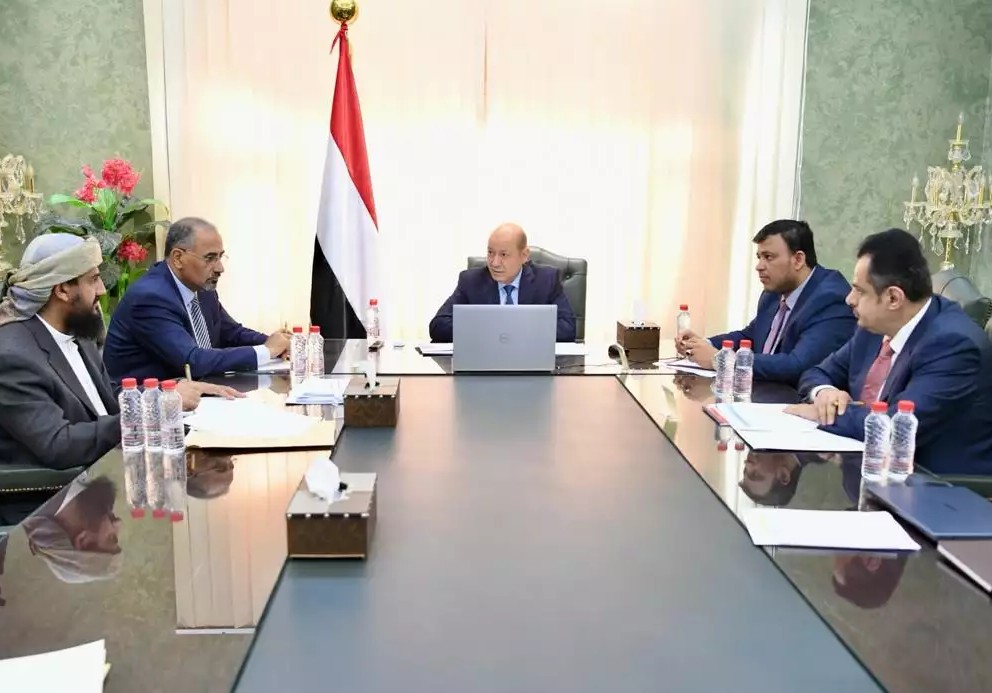 تحرك صارم لرئيس المجلس الرئاسي بشأن أزمة الكهرباء.. توجيهات مبشرة لسكان عدن
