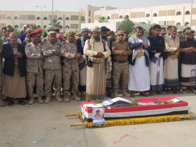 تشييع رسمي مهيب .. مأرب تودع أحد أبطالها وقياداتها العسكرية بحضور عدد من ابرز القيادات الكبيرة .. (الإسم وصور)