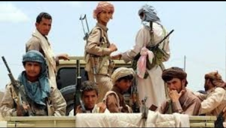 جرائم الحوثي لا تتوقف .. اختطاف 6 أشخاص بعد إطلاق نار واقتحام المنازل في مقبنة تعز