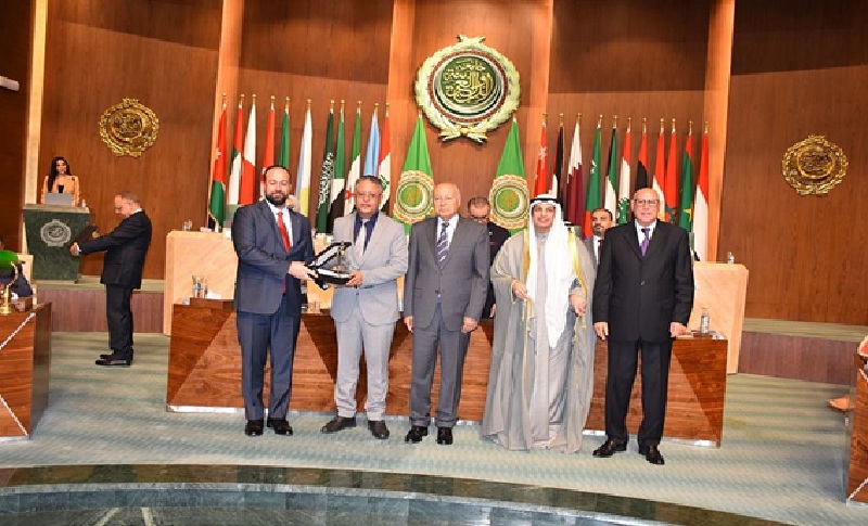 جامعة الدول العربية تكرم المستشار بليغ المخلافي بجائزة التميز الإعلامي العربي