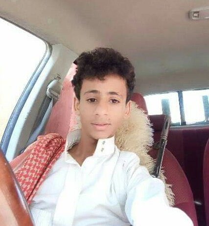 طفل يمني خرج الى سوق الجوف فتم اختطافه والزج به في الجبهات وهكذا كانت نهايته .. الإسم والصورة