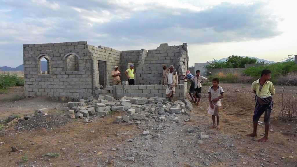 قصف حوثي يدمر منزل مواطن في هذه المحافظة اليمنية