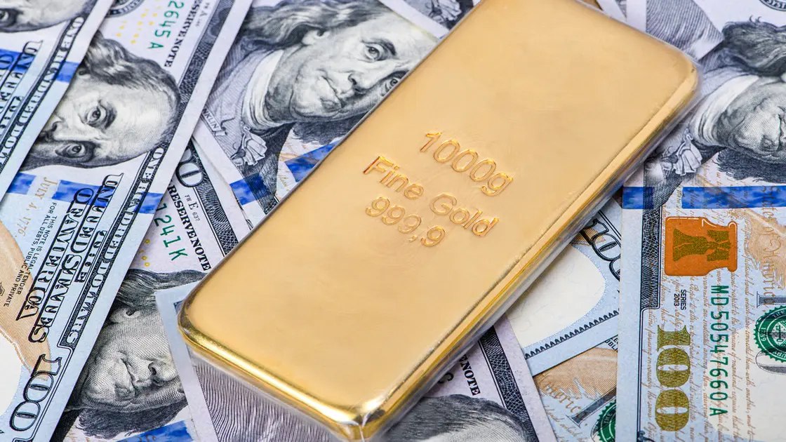 في ظل ارتفاع الدولار وترقب بيانات مهمة.. أسعار الذهب تتراجع بشكل كبير وغير مسبوق!