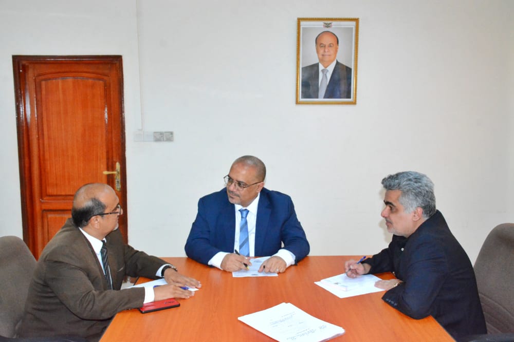 باذيب يناقش مع رئيس جامعة شبوة دعم الجامعة ضمن البرامج الدولية