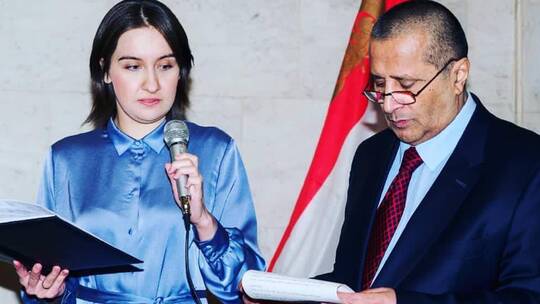 شاهد بالصور سفير اليمن لدى موسكو يدشّن معرضا للصور الفوتوغرافية