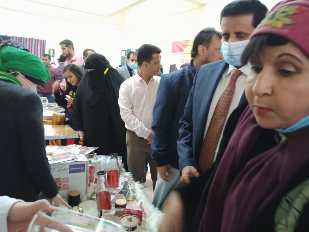 يستمر ١٠ ايام .. سفارتنا في القاهرة تفتتح بازار البيت اليمني