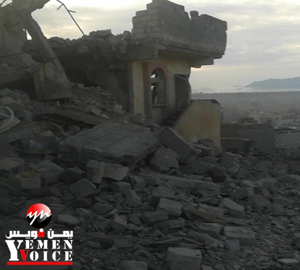 الحوثيون يفجرون منزل الشيخ القبلي البارز الذي أحبه الرئيس الحمدي ووصفه بأصدق مشائخ اليمن .. صورة