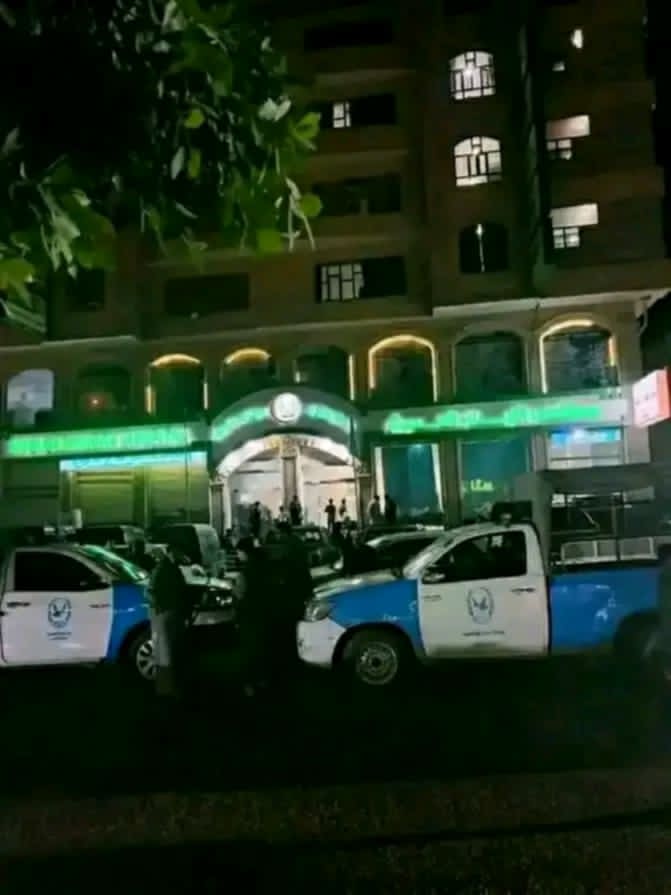 صنعاء.. مسلحون يطوّقون مبنى مستشفى النبلاء لهذا السبب