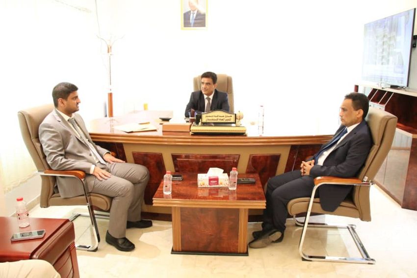 الشماسي يطلع على سير اداء الإدارة العامة لشركة النفط اليمنية