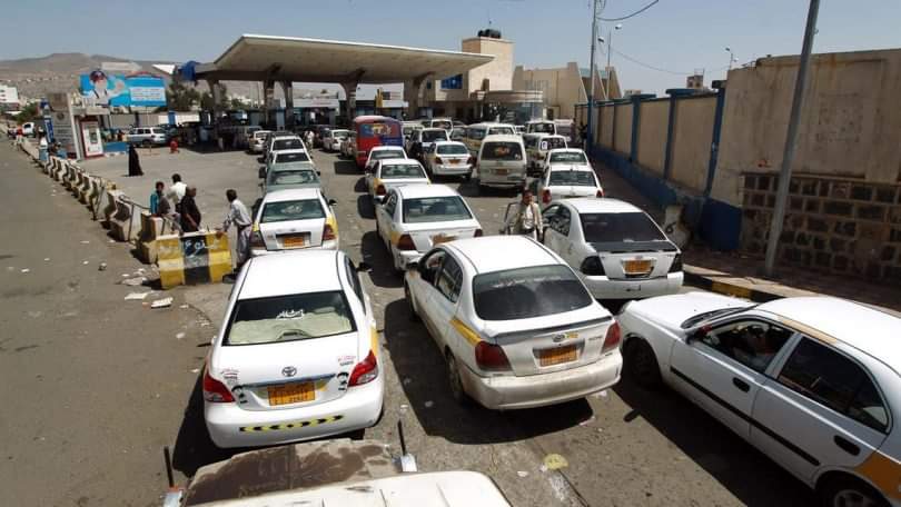 بعد إغلاق محطات الوقود .. مليشيا الحوثي تعلن عودة العمل بخطة الطوارئ