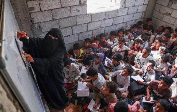 أطفال اليمن.. تكلفة كبيرة للعودة إلى مدارس مزدحمة تنقصها الجودة