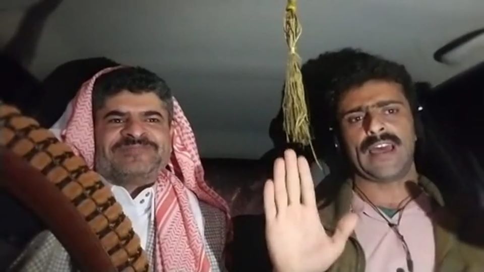 بـ الاسم والصورة..ناشط شهير  انضم الى جماعة الحوثي وعندما انتقد احد قياداتهم اختطفوه واقتادوه الى جهه مجهولة! 
