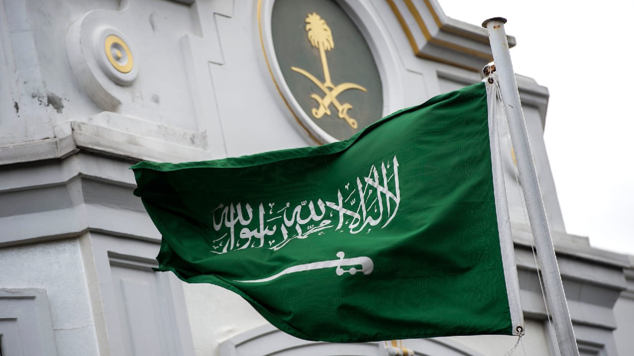 السعودية تفرض غرامة مالية كبيرة ضد مقيم يمني ومواطن ارتكابوا هذه المخالفة .. تفاصيل! 