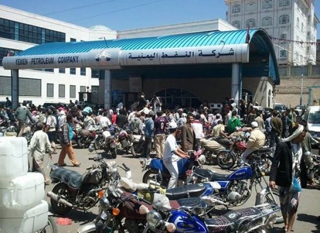 قيادي حوثي كبير يكشف عن الجهة المتورطة في افتعال ازمات المشتقات النفطية ويفضح جماعتة في صنعاء 