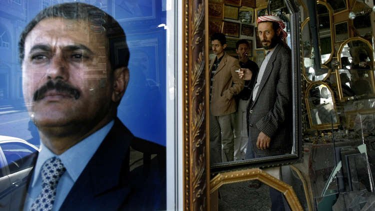 ماقصة اخر صورة للزعيم ليلة مقتلة.. ولماذا لم يتمكن علي عبد الله صالح من النجاة؟ 
