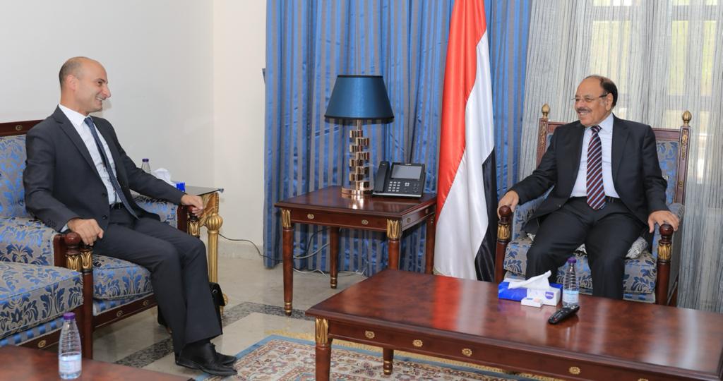 النائب الاحمر يطلع مع السفير الفرنسي المستجدات والعلاقات الثنائية بين البلدين