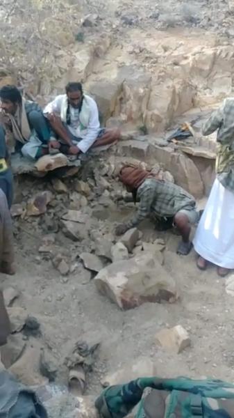 بعد 13 عامًا.. العثور على مقبرة جماعية لـ 16 شخصًا اختطفتهم مليشيا الحوثي بهذه المدينة!