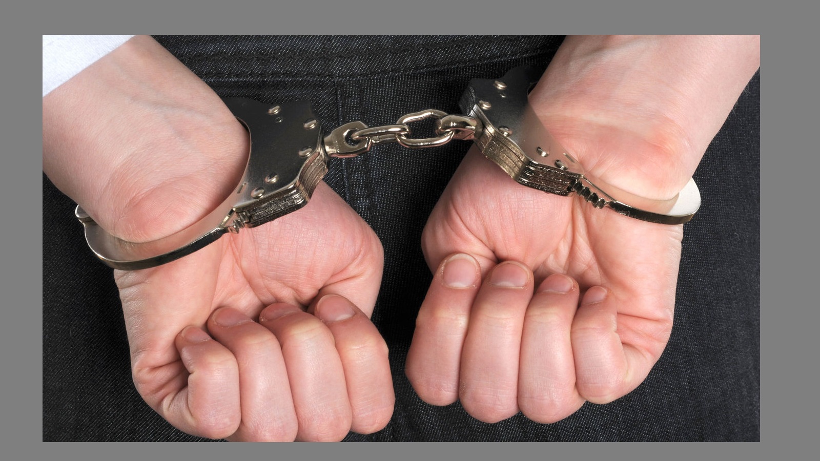 القبض على متهم في المهرة بقضية نصب واحتيال بقيمة 95 ألف ريال سعودي