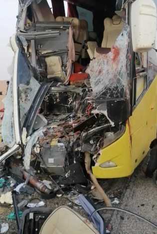 حادث مؤلم "وفاة مغتربين يمنيين بحادث مروع اثناء عودتهم للوطن" ( الاسماء، شاهد الفيديو )