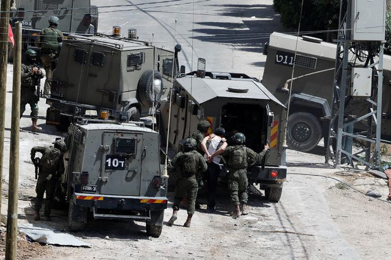 الإحتلال الإسرائيلي يقتل 5 فلسطينيين خلال مداهمة بالضفة الغربية