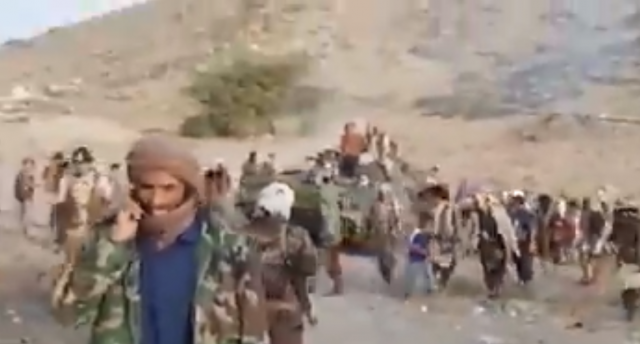 شاهد اول فيديو لأهالي مديرية الزاهر كيف استقبلو أبطال الجيش والمقاومة عقب تحريرها من الحوثيين