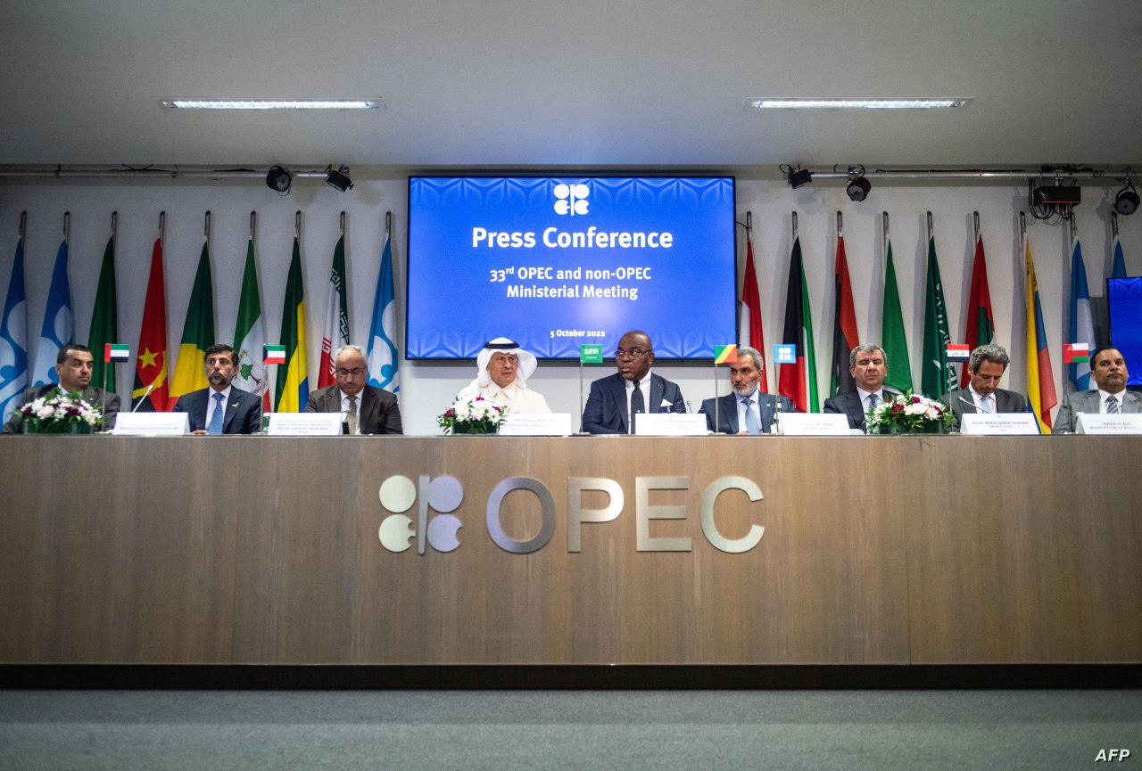 أسواق النفط تترقب.. والسعودية تمهد الطريق لتخفيضات كبيرة في إنتاج أوبك