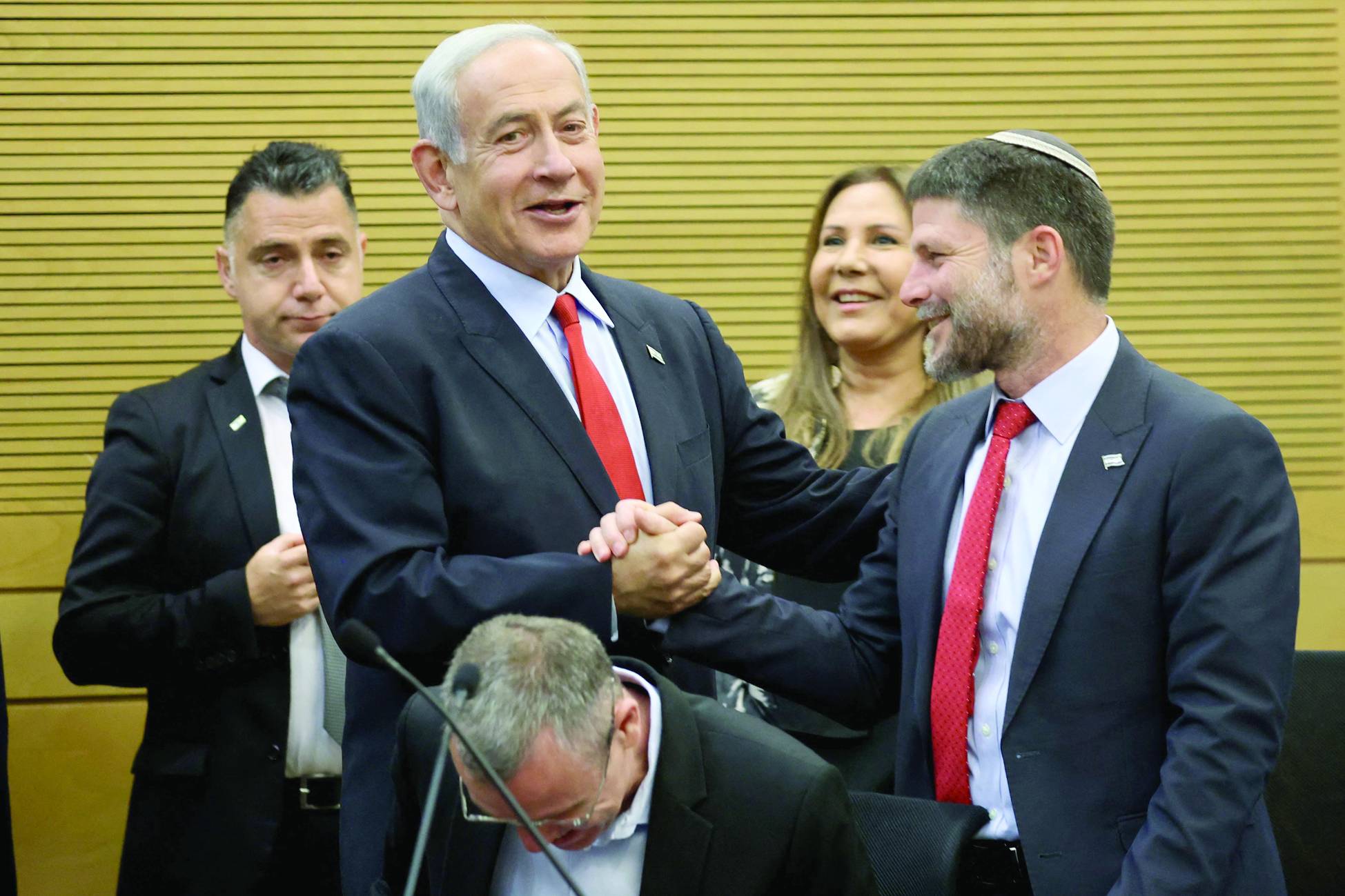 قادة عسكريون إسرائيليون يفضحون نتنياهو