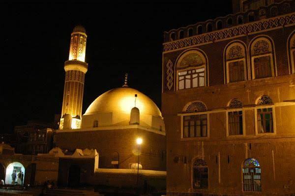 مليشيا الحوثي تواصل انتهاكاتها بحق أئمة وخطباء المساجد بطرد إمام مسجد في "صنعاء"