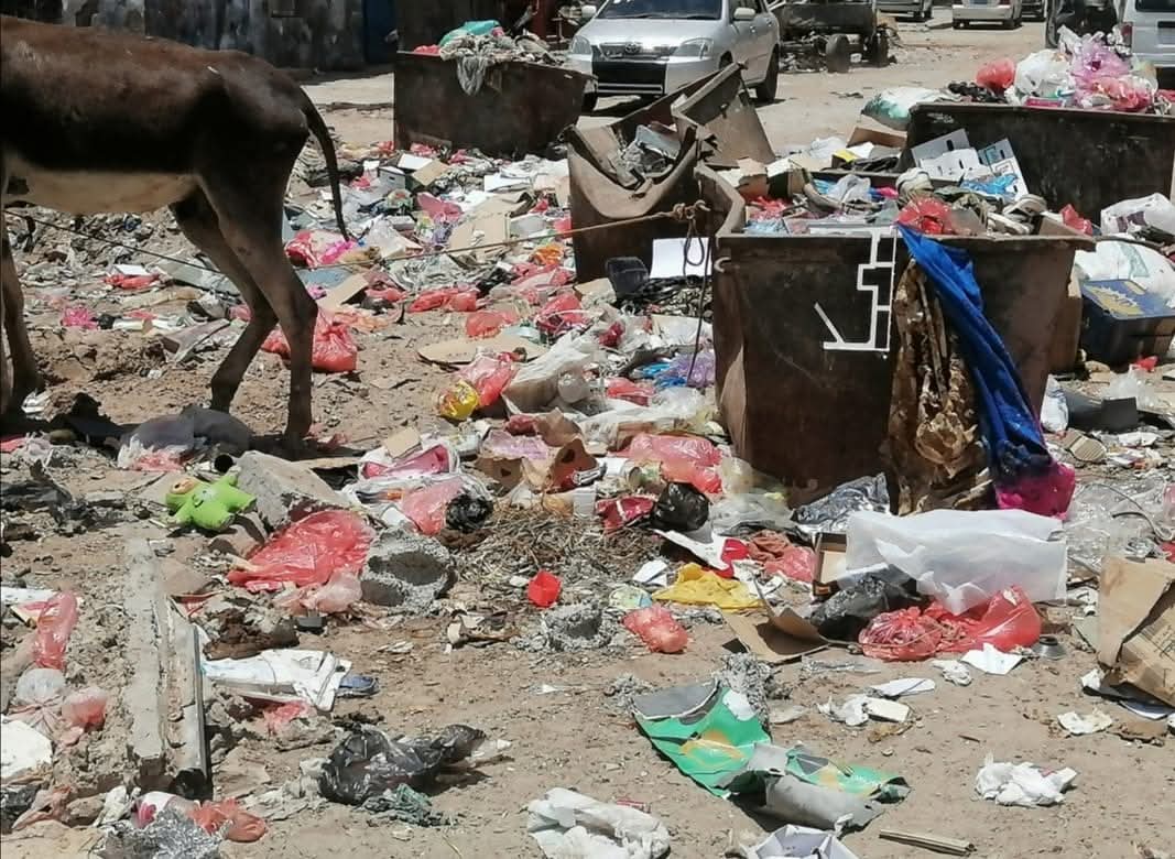 "عدن" تعيش أوضاعا مأساوية غير مسبوقة وسكانها يشكون من تقصير السلطات المحلية في مهامها