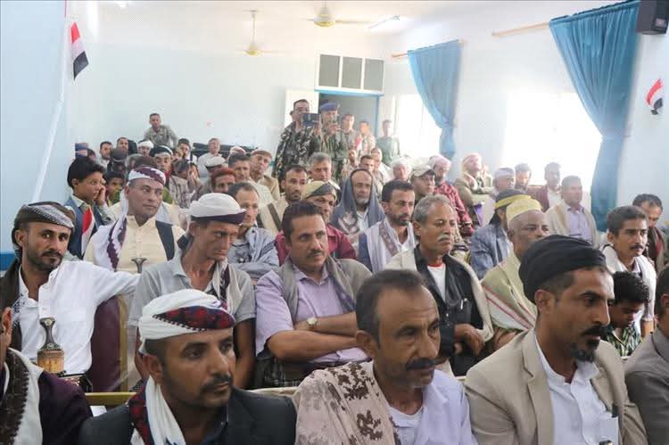 شرطة تعز تناقش مع عقال القرى ووجاهات وأعيان جبل حبشي تعزيز التنسيق الأمني والتعاون المجتمعي