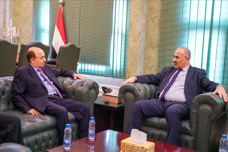 داعيا القطاع التجاري للتفاعل مع تحسن سعر الصرف.. الزُبيدي يشيد بدور مجموعة هائل سعيد أنعم