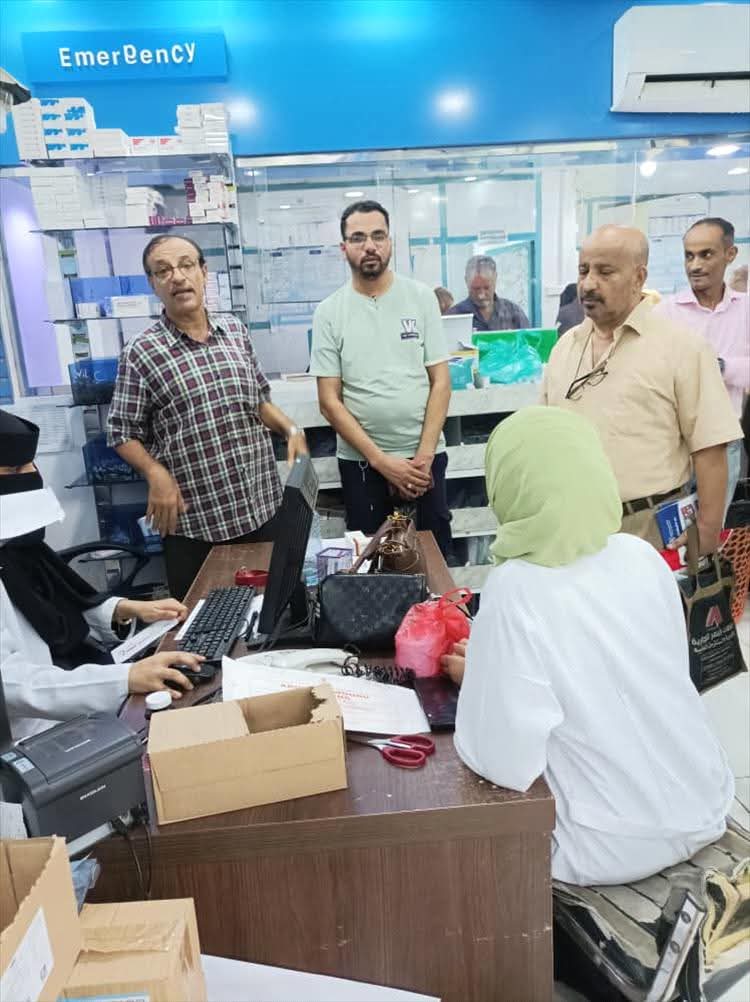 عدن.. البدء بحملة نزول مداني لتفتيش وضبط الصيدليات المتلاعبة بأسعار الأدوية
