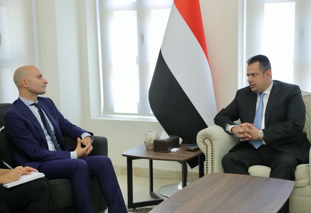 رئيس الوزراء يناقش مع السفير الفرنسي العلاقات الثنائية بين البلدين