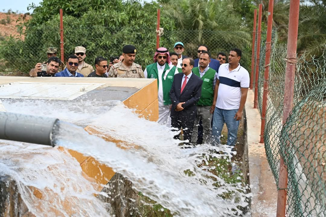 سقطرى.. الإرياني والسبيعي يزوران مشروع مياه حديبو ومعمل الحرف اليدوية