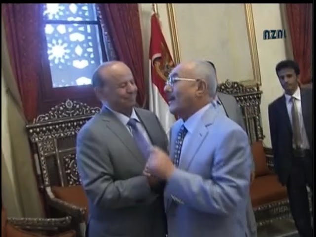 لأول مرة .. كاتب عربي كبير مقرب من الرئيس الراحل يكشف عن رسائل بعثها صالح  للرئيس هادي نبهه فيها من هذا الخطر ؟