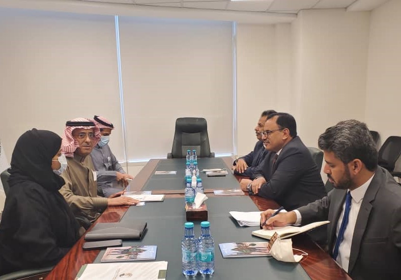 وزير الزراعة يبحث مع مركز الملك سلمان سبل دعم أولويات القطاعين الزراعي والسمكي في اليمن