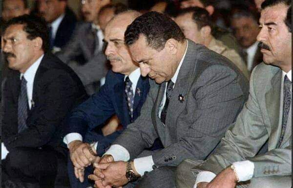اربعة زعماء عرب راحلون جمعتهم صورة بينهم الرئيس اليمني اثناء اجتماعهم لتأسيس هذا المكون ؟