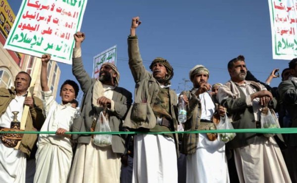 بقوة السلاح .. مليشيا الحوثي تواصل نهب أراضي المواطنين  