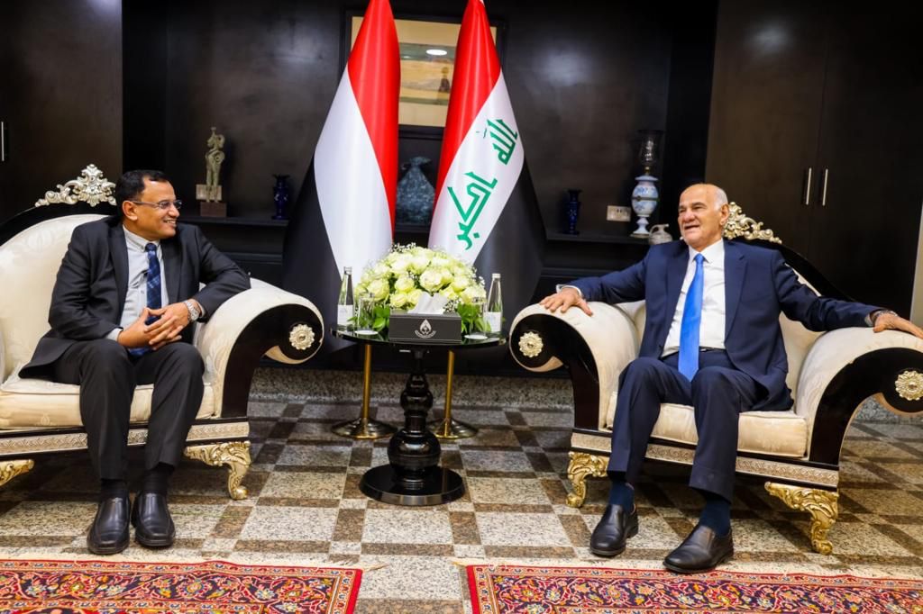 الوزير السقطري يبحث مع نظيره العراقي سبل مواجهة شحة الموارد المائية بين البلدين 