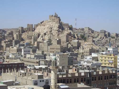 ورد للتو .. فرار قيادات حوثية بارزة مع عائلاتها من مدينة البيضاء .. وقيادي حوثي يهاجم جماعته : سقوط صنعاء بات وشيكا