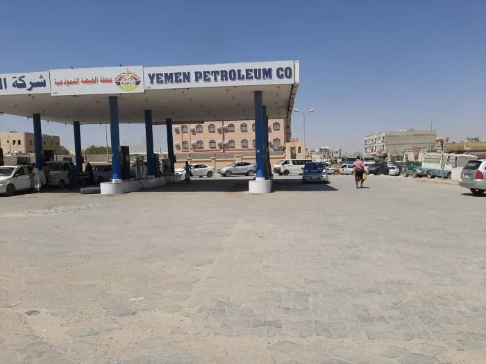 محافظة شرق "اليمن" تشهد أزمة مشتقات نفطية خانقة وانقطاع كلي للكهرباء 