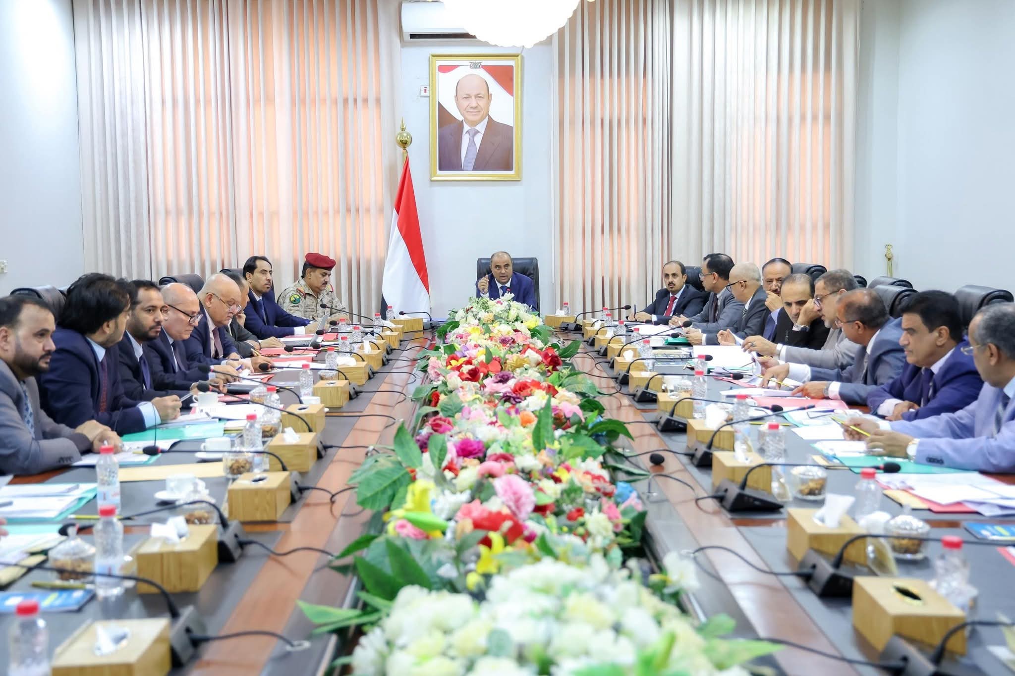 اخيراً.. الحكومة اليمنية تقر معالجة أزمة الكهرباء بحزمة من الإجراءات
