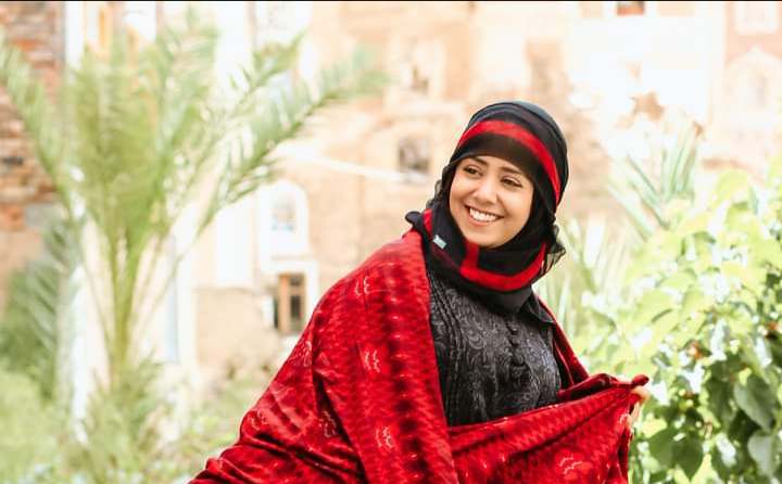 فنانة يمنية توجّه رسالة هامة لجمهورها ومتابعيها
