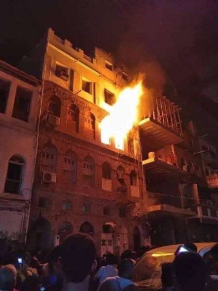 انفجار مدوي مع اندلاع حريق كبير في هذه المدينة اليمنية..