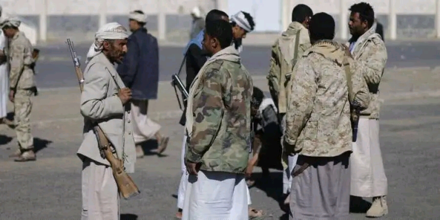 إثر مواجهات بينية .. قيادي حوثي يلقى مصرعه وإصابة مرافقيه