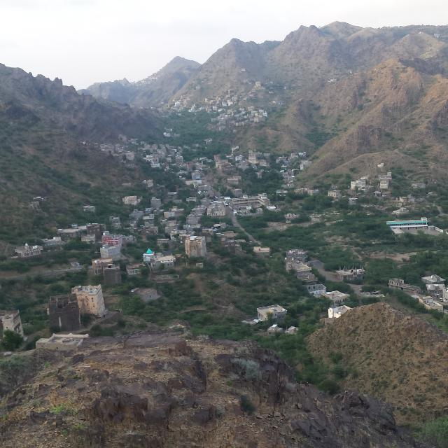 النازحون في مقبنة يناشدون المنظمات الدولية اغاثتهم